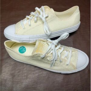 Converse Low-Top Sneakers size 7
